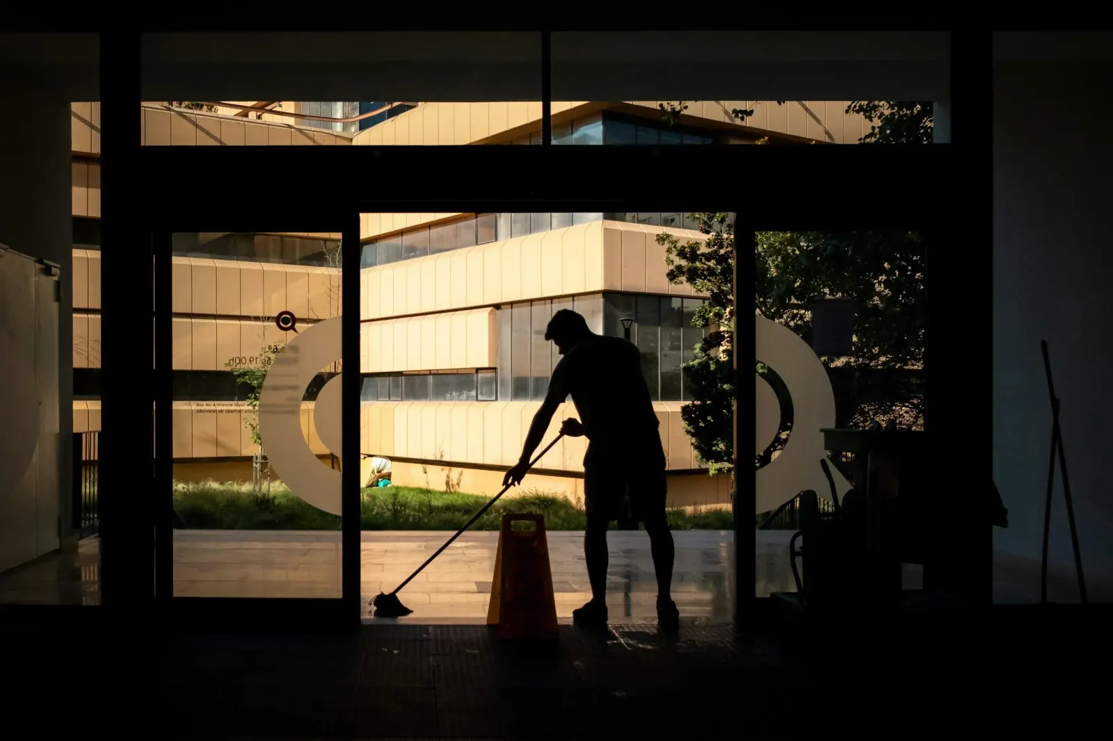 Commercial office cleaning service for a professional workspace